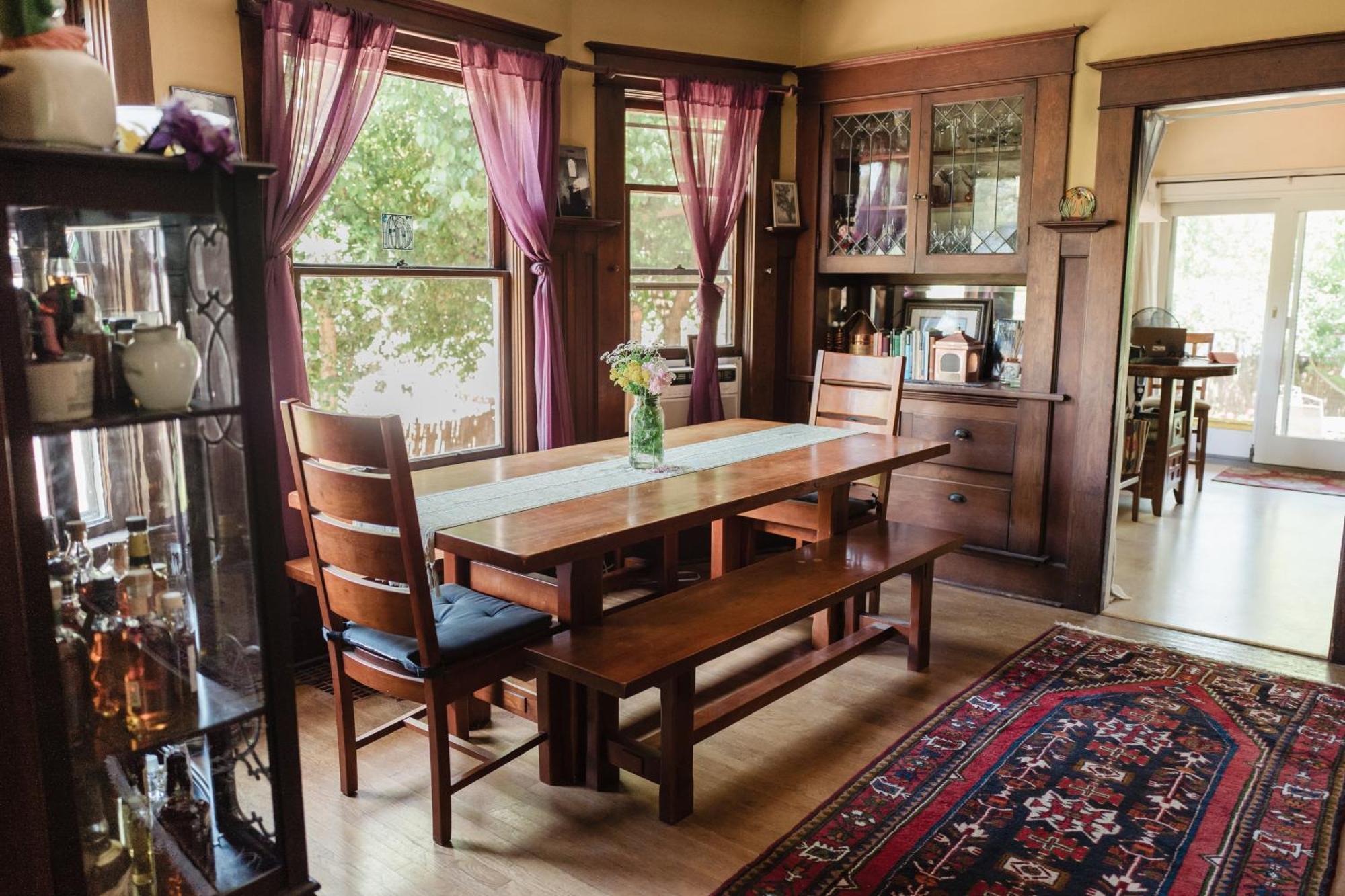 Southeast Comfy & Eclectic Craftsman Holiday home *
