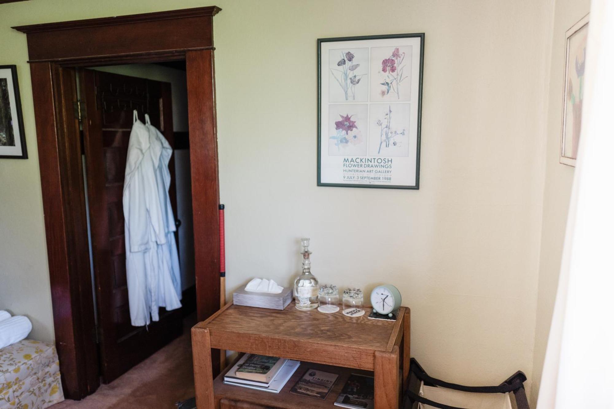 Southeast Comfy & Eclectic Craftsman Holiday home *