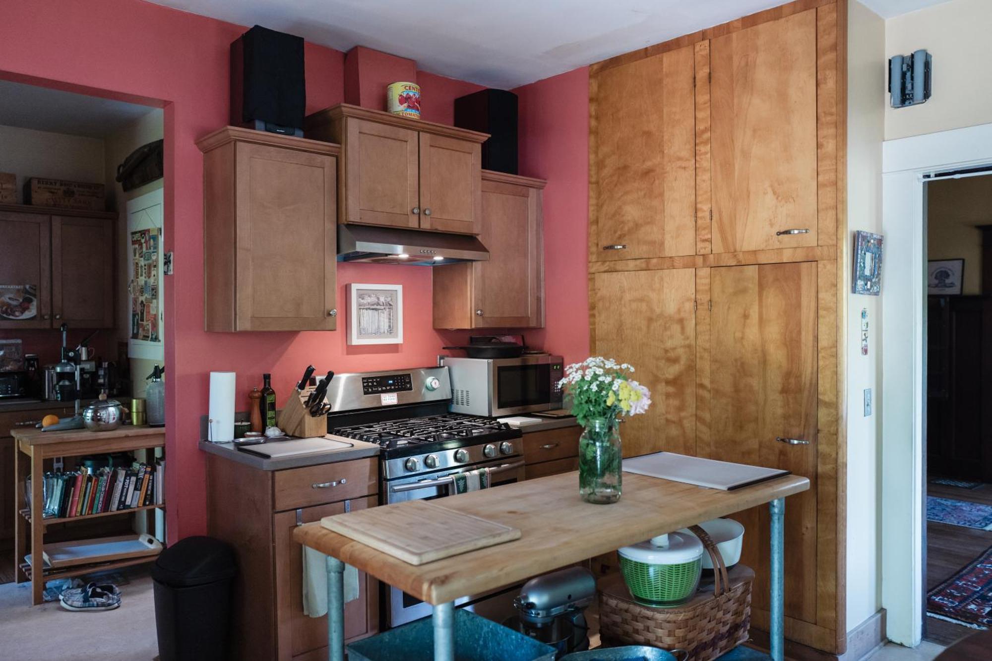 Southeast Comfy & Eclectic Craftsman Holiday home *